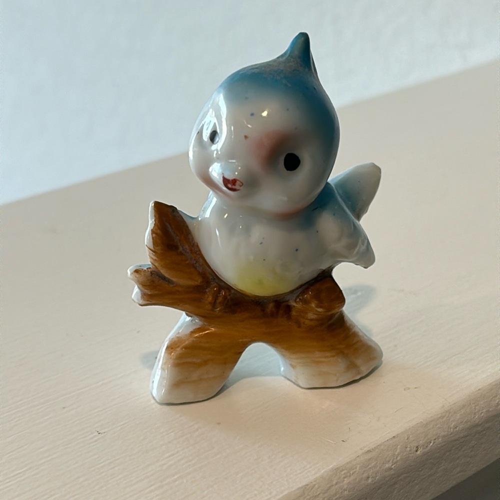 VINTAGE LITTLE THINGS